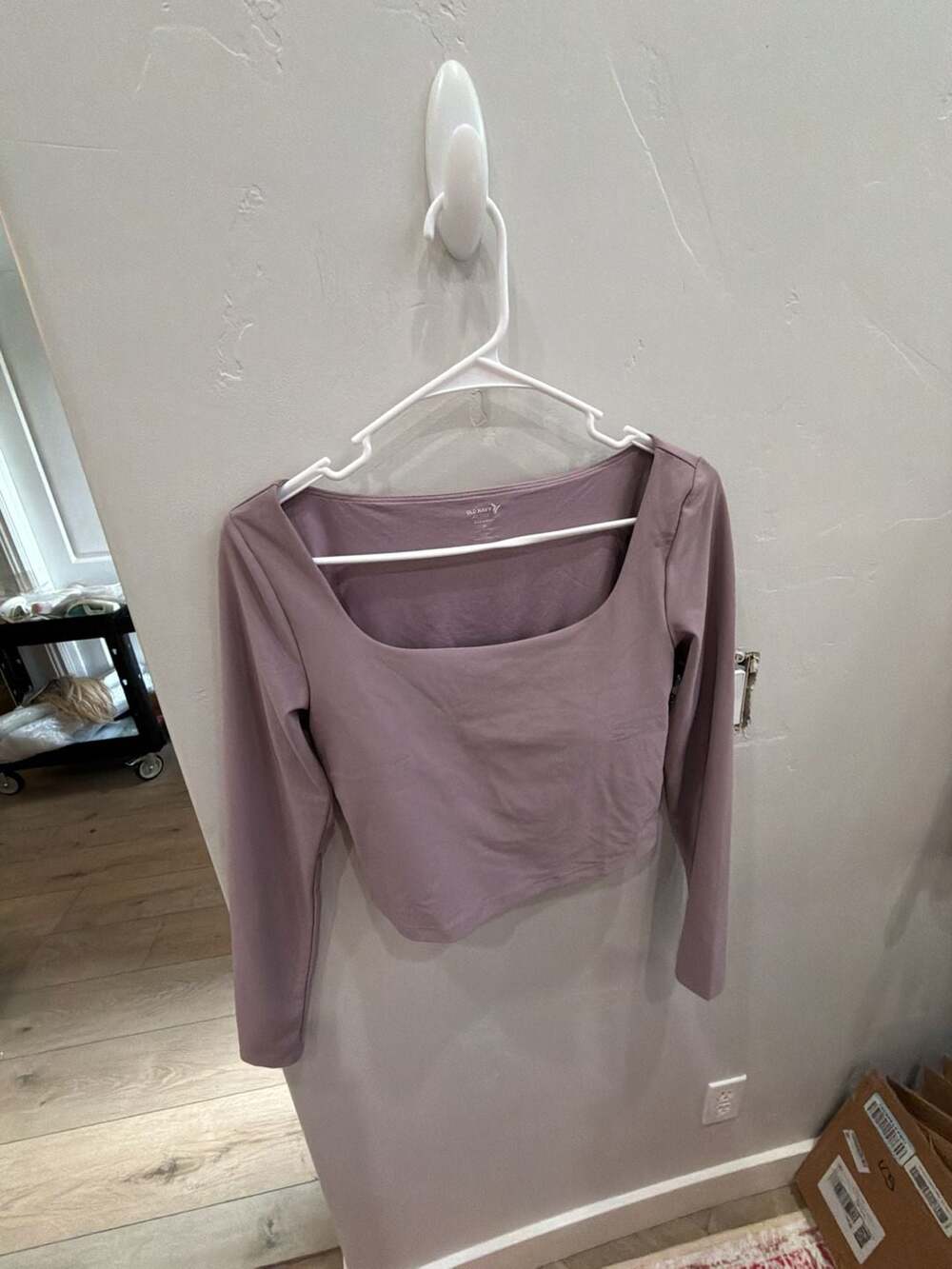 Old Navy Active Powersoft Go-Dry Long-Sleeve Square Neck Crop Top